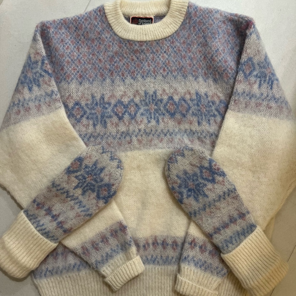 Samband of Iceland Wool Sweater/ Matching Gloves